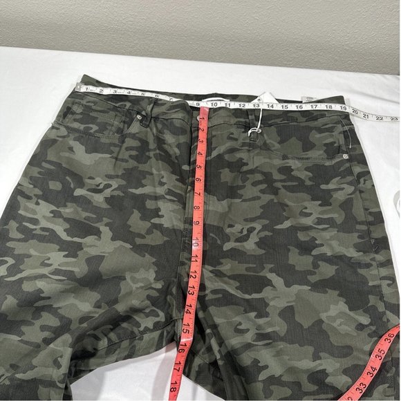 NEW‎ Good American [ Plus size 24 ] Good Waist Skinny Jeans in Camo Green - Picture 13 of 16